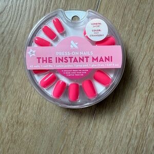 Olive & June The Instant Mani Press-On Nails